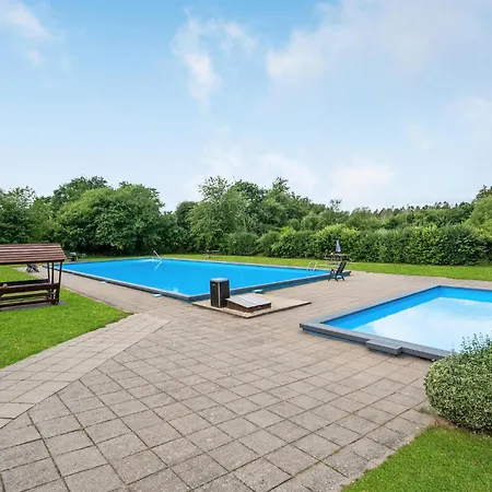 Lovely In With Outdoor Swimming Pool 別荘